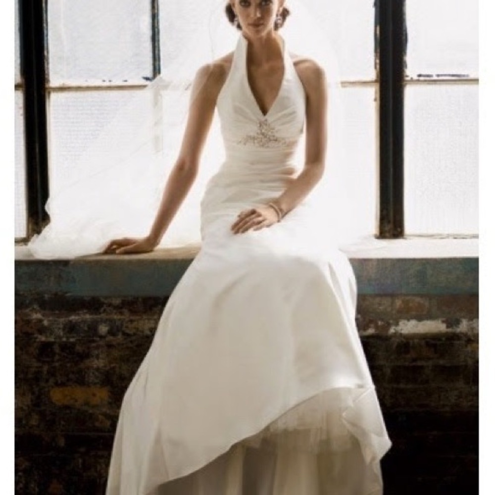 Chic Ivory High Collar Galina Signature Wedding Dress - Picture 2 of 9